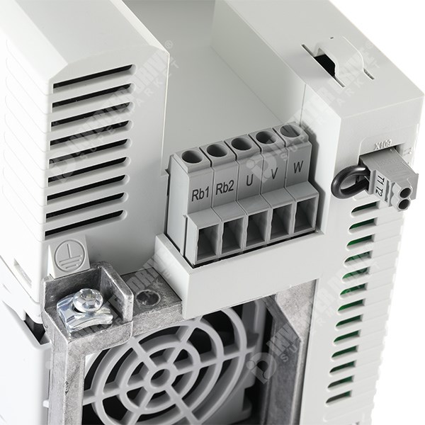 Photo of Lenze i550 IP20 5.5kW 400V 3ph AC Inverter Drive, C2 EMC