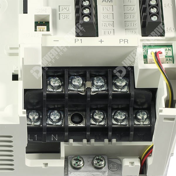 Photo of Mitsubishi E520S IP20 1.5kW 230V 1ph to 3ph AC Inverter Drive with E8 software Option